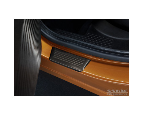 Black stainless steel Door sills suitable for Renault Captur II 2020- 'Lines' - 4-piece, Image 3