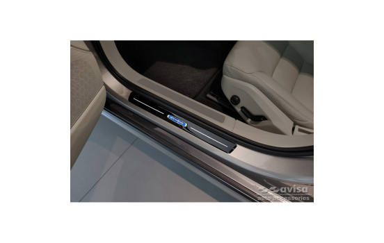 Black glossy stainless steel Door sills suitable for Volvo V90 2016- 'Hybrid' - 4-piece, Image 3