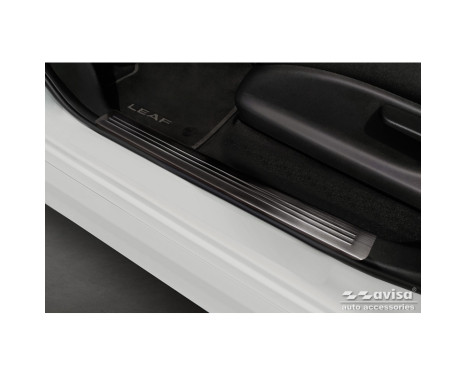 Black stainless steel door sills suitable for Nissan Leaf II 2017 - - 'Lines' - 4-piece, Image 2