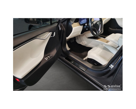 Black stainless steel door sills suitable for Tesla Model S 2012-2016 & Facelift 2016 - 'Lines' - 4-piece