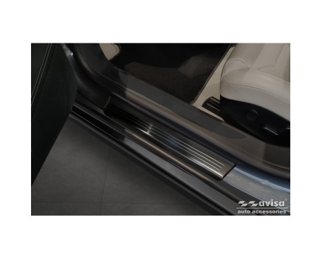 Black stainless steel door sills suitable for Tesla Model S 2012-2016 & Facelift 2016 - 'Lines' - 4-piece, Image 2