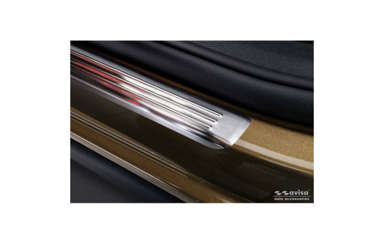 Stainless steel door sill moldings suitable for Skoda Kodiaq II (PS7) 2024- 'Lines' - 4-piece, Image 4