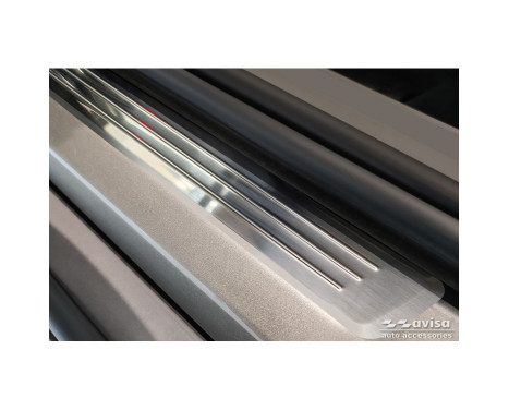Stainless steel door sill moldings suitable for Volvo V90 & V90 Cross Country 2016- - 'Lines' - 4-piece, Image 3