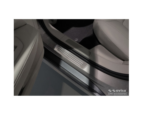 Stainless steel door sill moldings suitable for Volvo V90 & V90 Cross Country 2016- - 'Lines' - 4-piece, Image 4