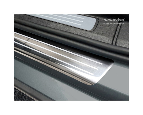 Stainless Steel Door Sill Volvo V60 II 2018- - 'Lines' - 4-piece, Image 4