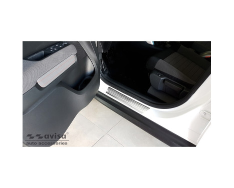 Stainless steel door sills suitable for Citroën C3 Aircross II 2017- 'Lines' - 4-piece, Image 3