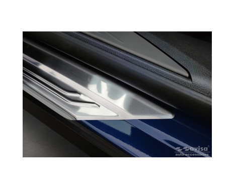 Stainless steel door sills suitable for Lexus RX V 2022 - 'Lines' - 4-piece, Image 3