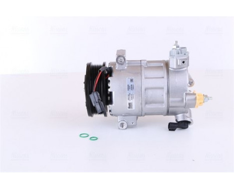 Compressor, air conditioning