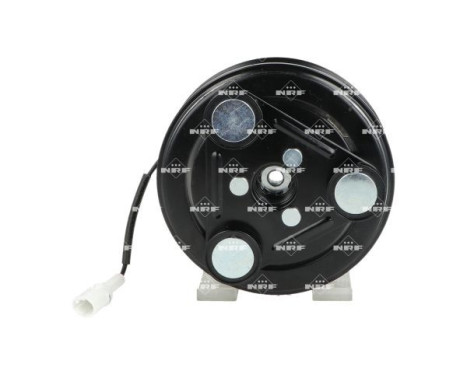 Magnetic clutch, air conditioning compressor