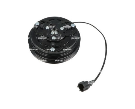 Magnetic clutch, air conditioning compressor