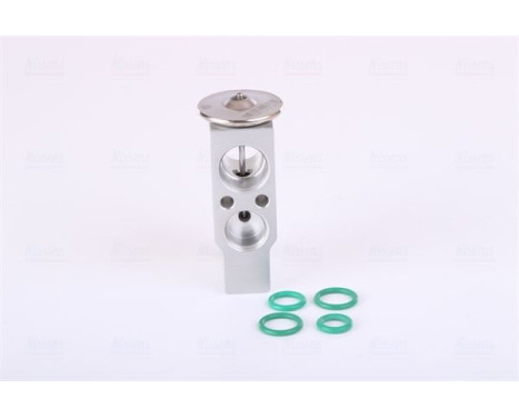 Expansion valve, air conditioning