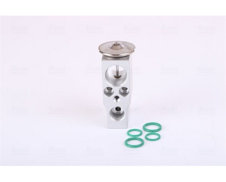 Expansion valve, air conditioning