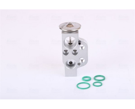 Expansion valve, air conditioning