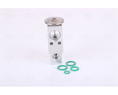 Expansion valve, air conditioning