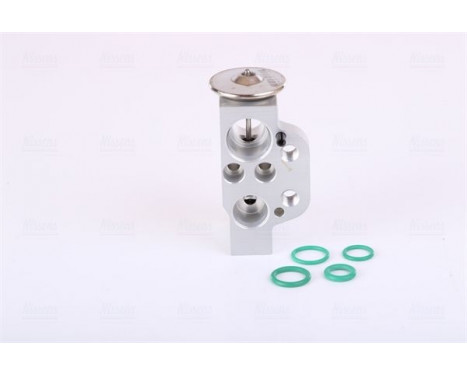 Expansion valve, air conditioning