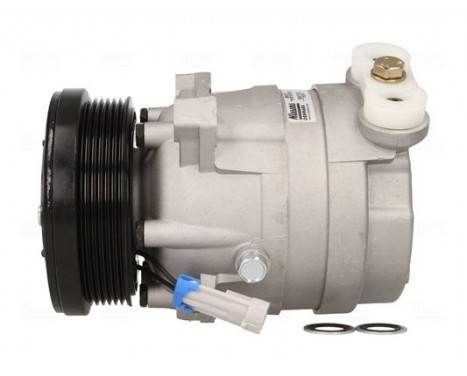 Compressor, air conditioning