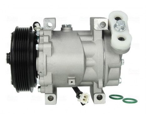 Compressor, air conditioning