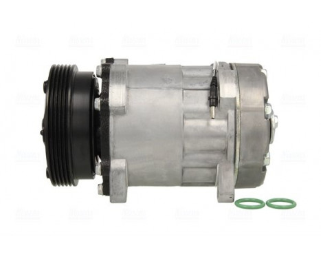 Compressor, air conditioning