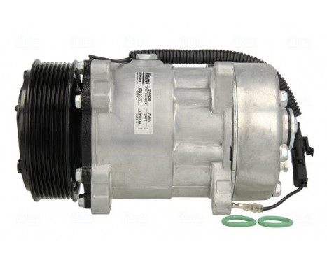 Compressor, air conditioning