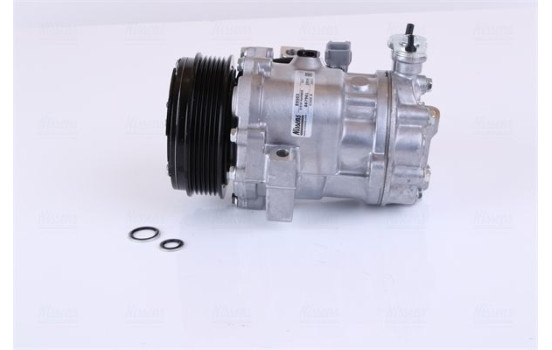 Compressor, air conditioning