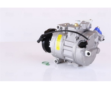 Compressor, air conditioning