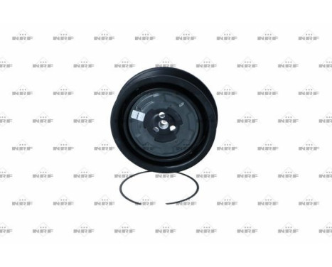 Magnetic clutch, air conditioning compressor