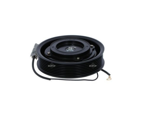 Magnetic clutch, air conditioning compressor