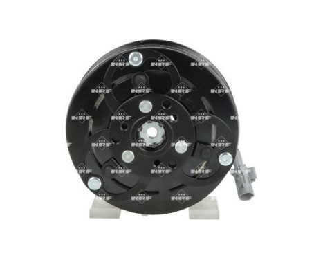 Magnetic clutch, air conditioning compressor