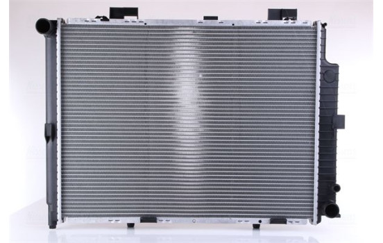 Radiator, engine cooling 62692A Nissens, Image 3