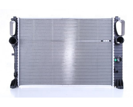Radiator, engine cooling 67105 Nissens, Image 3
