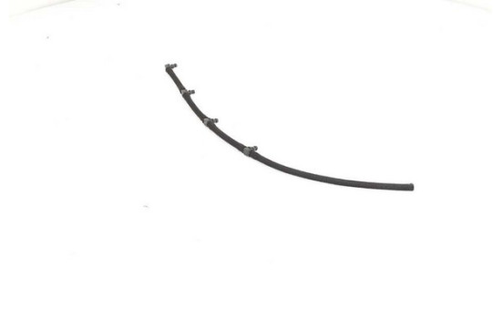 Hose, leak fuel