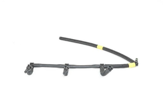 Hose, leak fuel