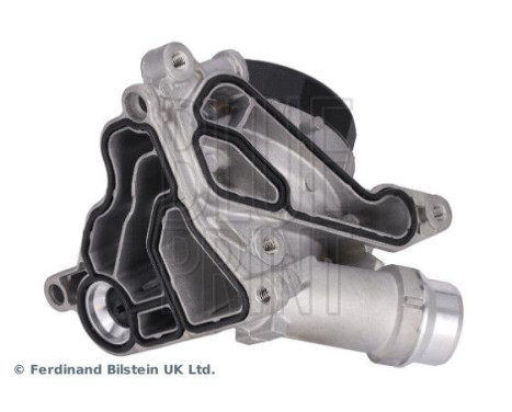 Oil filter housing with oil filter