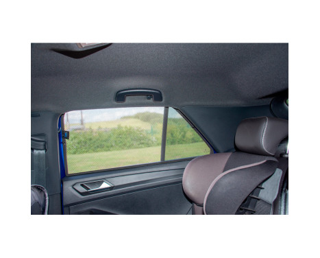 Pare-soleil (portes arrière) adapté pour Volkswagen T-Roc 2017- (2 pièces) PV VWTRO5A18 Privacy shades, Image 7