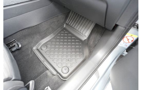 Tapis en caoutchouc adaptés à Volkswagen Passat B9 Variant / Skoda Superb IV (3Y) Combi 2024-