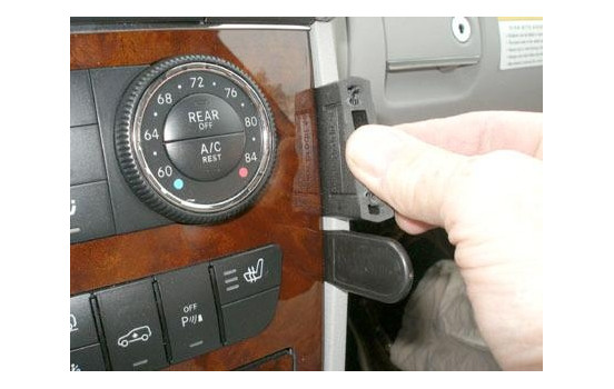 ProClip - Mercedes Benz GL-Class 2006-2012 Vinklat fäste, bild 3