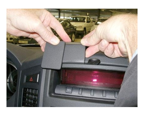 ProClip - Mitsubishi Pajero 2007-2019 Mittfäste, bild 2