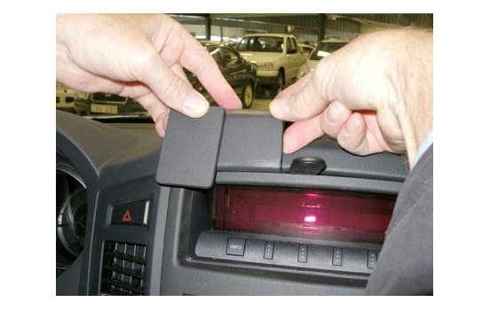 ProClip - Mitsubishi Pajero 2007-2019 Mittfäste, bild 2