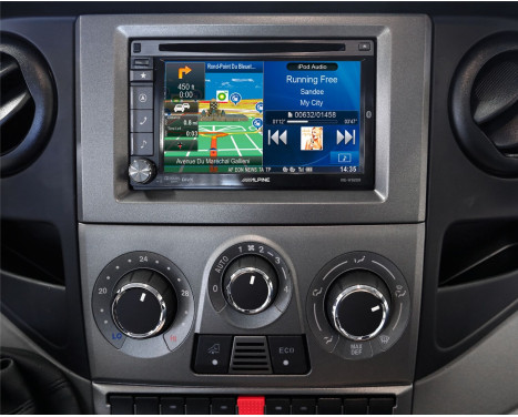 2-DIN Panel Iveco 2006-2014 - Färg: Mörkgrå, bild 2