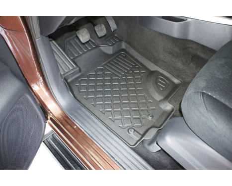 Rubber mats suitable for Nissan Navara Double Cab / Renault Alaskan Double Cab 2016-2022, Image 3