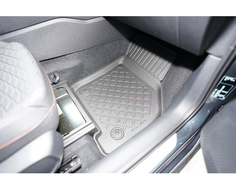 Rubber mats suitable for Seat Leon mHEV / Leon Sportstourer mHEV / VW Golf VIII Variant mHEV 2020+, Image 4