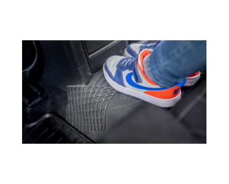 Gledring Universal protective mat for the center tunnel (2nd row of seats), Image 8