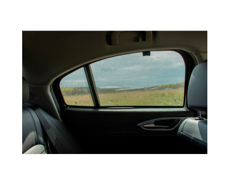 Privacy Shades (rear doors) suitable for Alfa Romeo Giulia Sedan 2016- (2-piece), Image 5