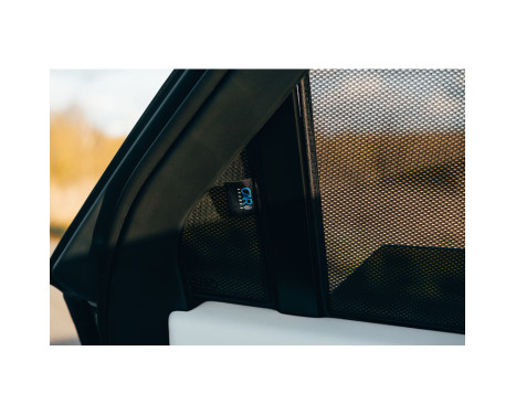 Set of Car Shades (rear doors) suitable for Range Rover Sport 5-door 2022- (2-piece), Image 7
