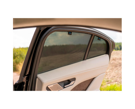 Sun blinds suitable for (rear doors) suitable for Jaguar I-Pace 2018- (4-piece), Image 5