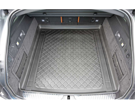 Boot liner suitable for Jaguar XF II (260) Sportbrake 2017+, Image 4