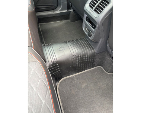 Gledring Universal protective mat for the center tunnel (2nd row of seats), Image 2