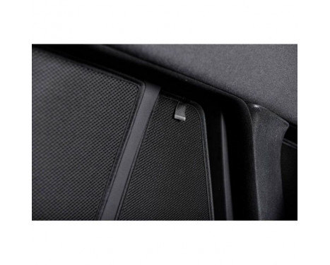 Privacy Shades (rear doors) suitable for Audi Q7 2015- (2-piece) PV AUQ75B18, Image 4