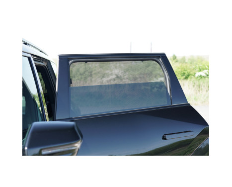Set Car Shades (rear doors) suitable for Kia EV9 (MV) 2023- (2-piece), Image 7