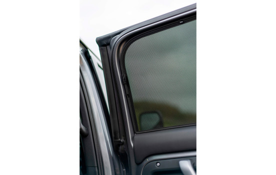 Sun blinds (rear doors) suitable for Land Rover Defender D110 5-door 2020- (4-piece), Image 6